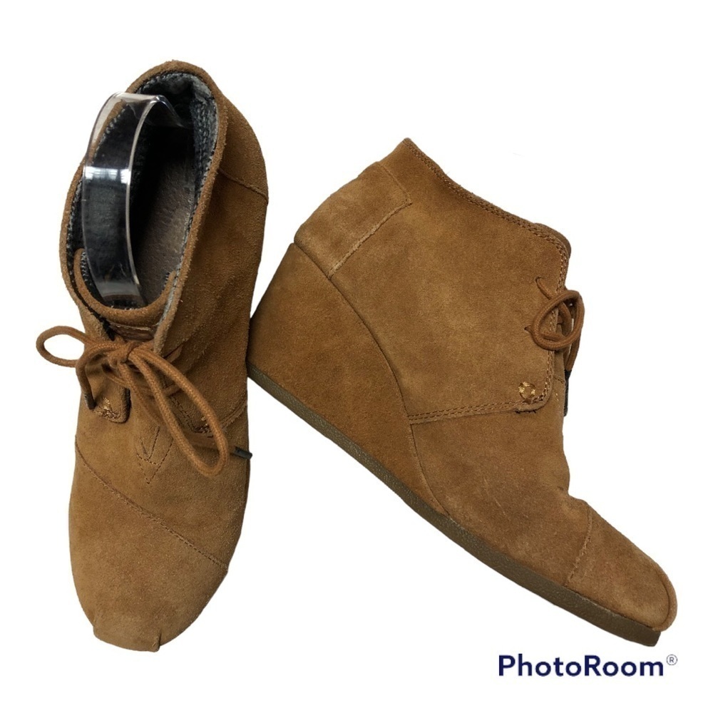 TOMS SUEDE LEATHER WEDGE TIE BOOTS